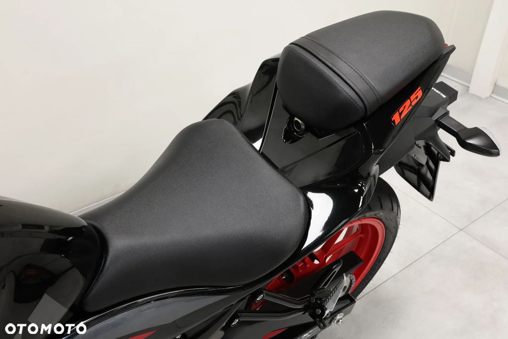 Suzuki GSX - 18