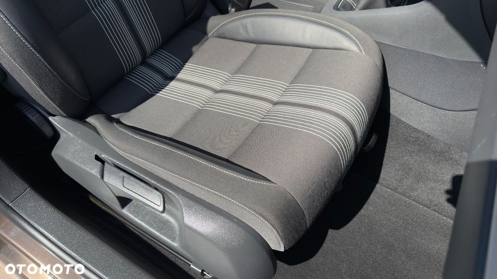 Volkswagen Golf 1.6 TDI DPF MATCH - 23