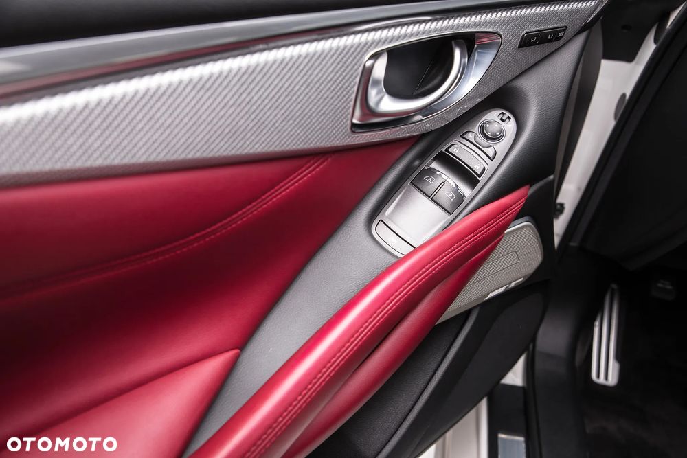 Infiniti Q60 2.0t Sport Tech - 12
