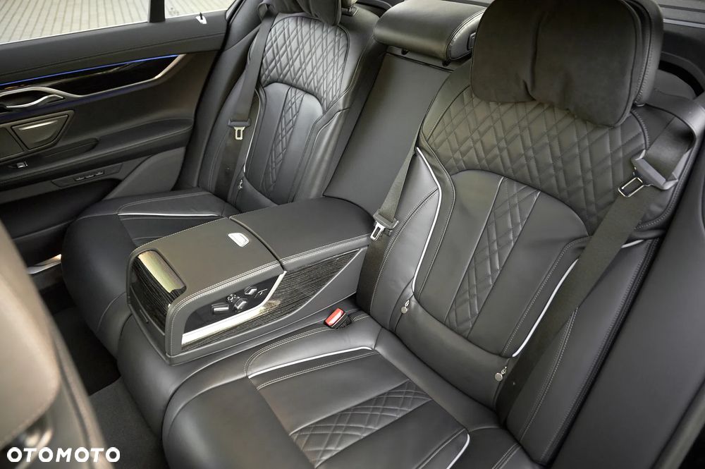 BMW Seria 7 - 8
