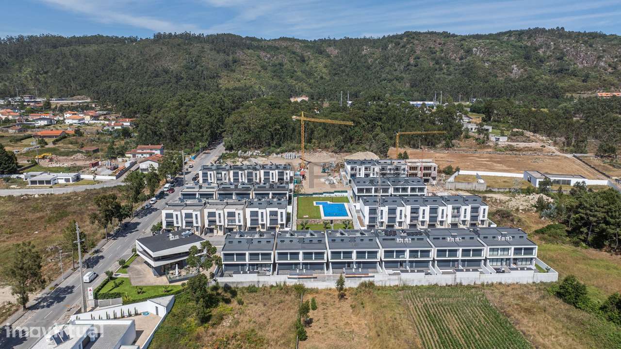 Moradia em Banda T4 | Condomínio Fechado com Piscina | Esposende –... - Grande imagem: 2/37