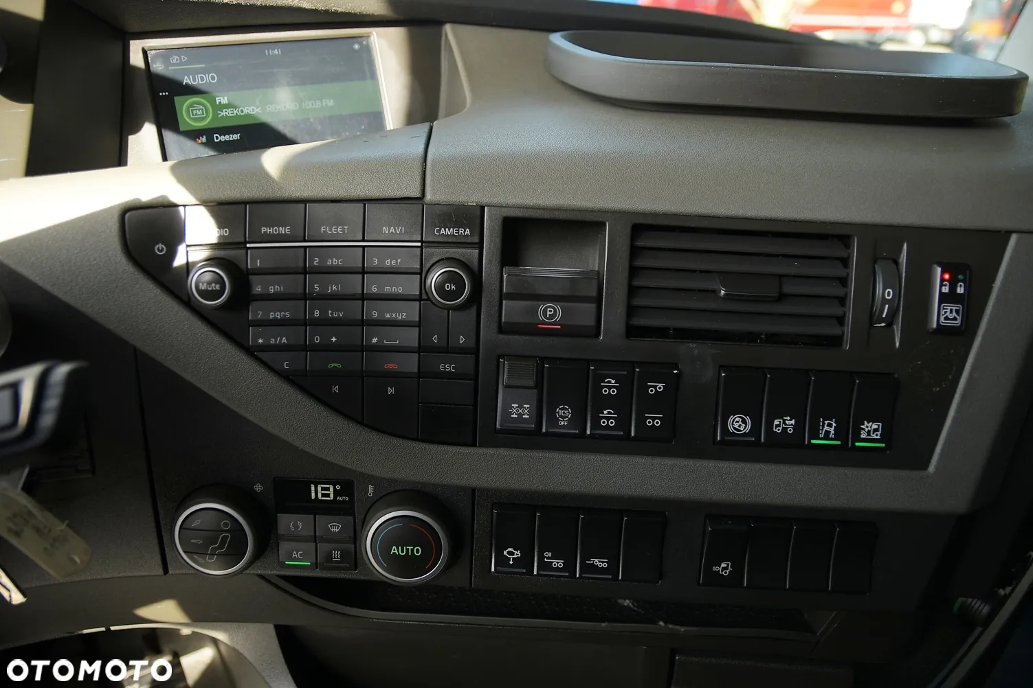 Volvo FH540 ///* GLOBETROTTER ///* HAKOWIEC ///* DO PRZEWOZU KONTENERÓW ///* 6X4 ///* 2019 ///* XENON ///* RETARDER ///* SUPER STAN - 28