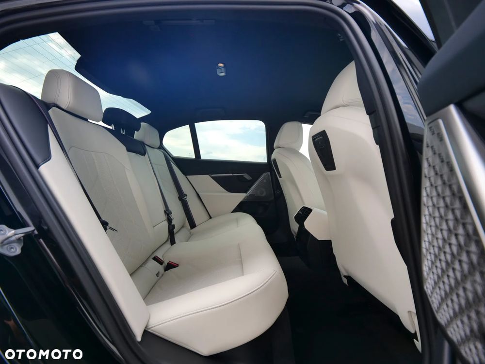 BMW Seria 5 520d xDrive mHEV M Sport - 36