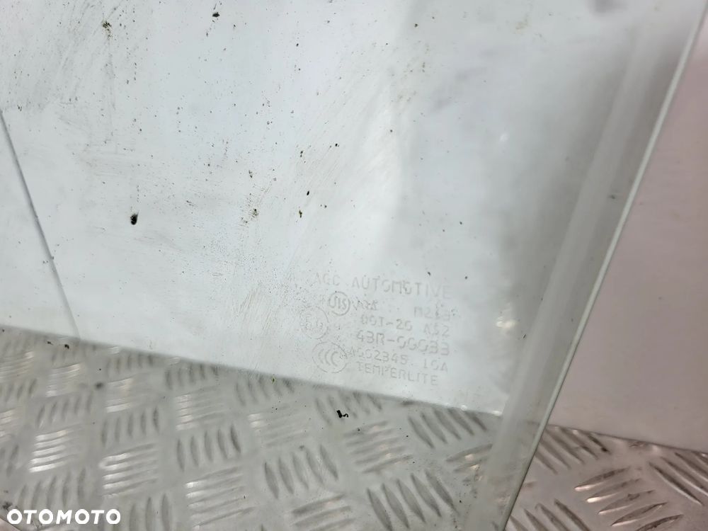 Suzuki Grand Vitara II Szyba Drzwi Przód Lewa Prawa 3D - 3