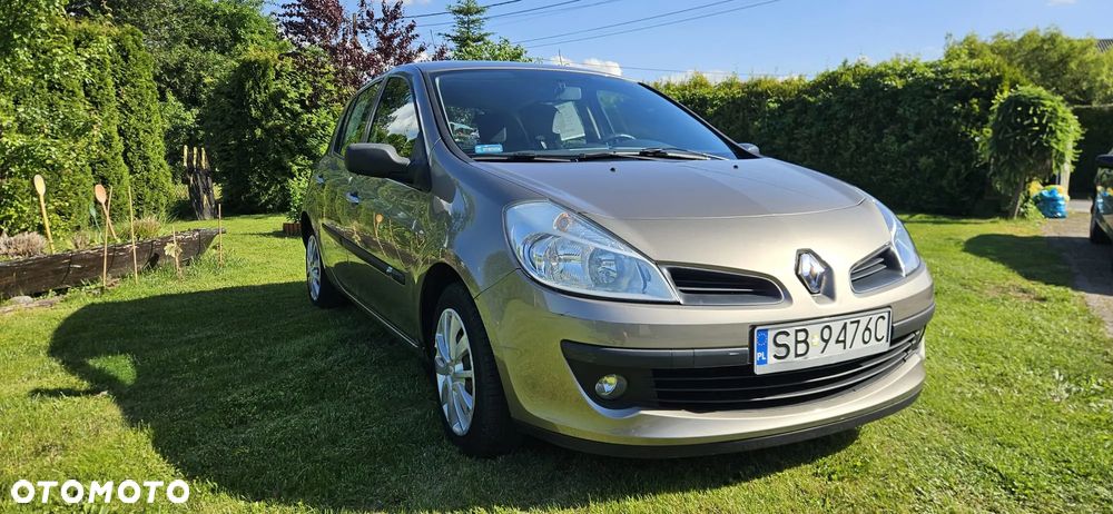Renault Clio 1.2 16V All Inclusive - 1