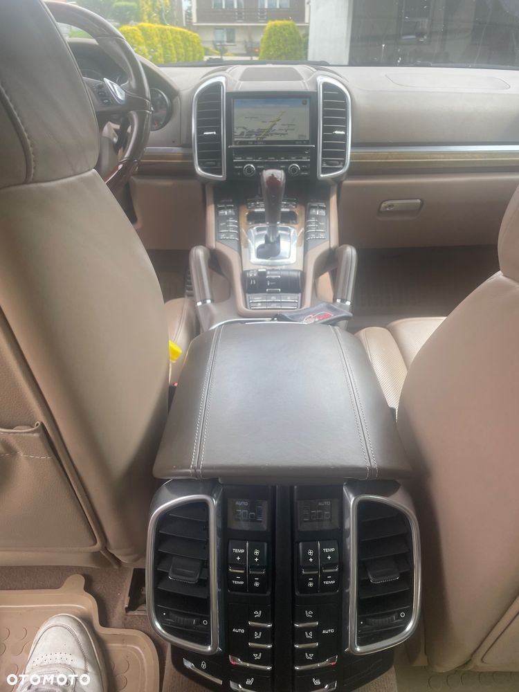 Porsche Cayenne Platinum Edition - 12