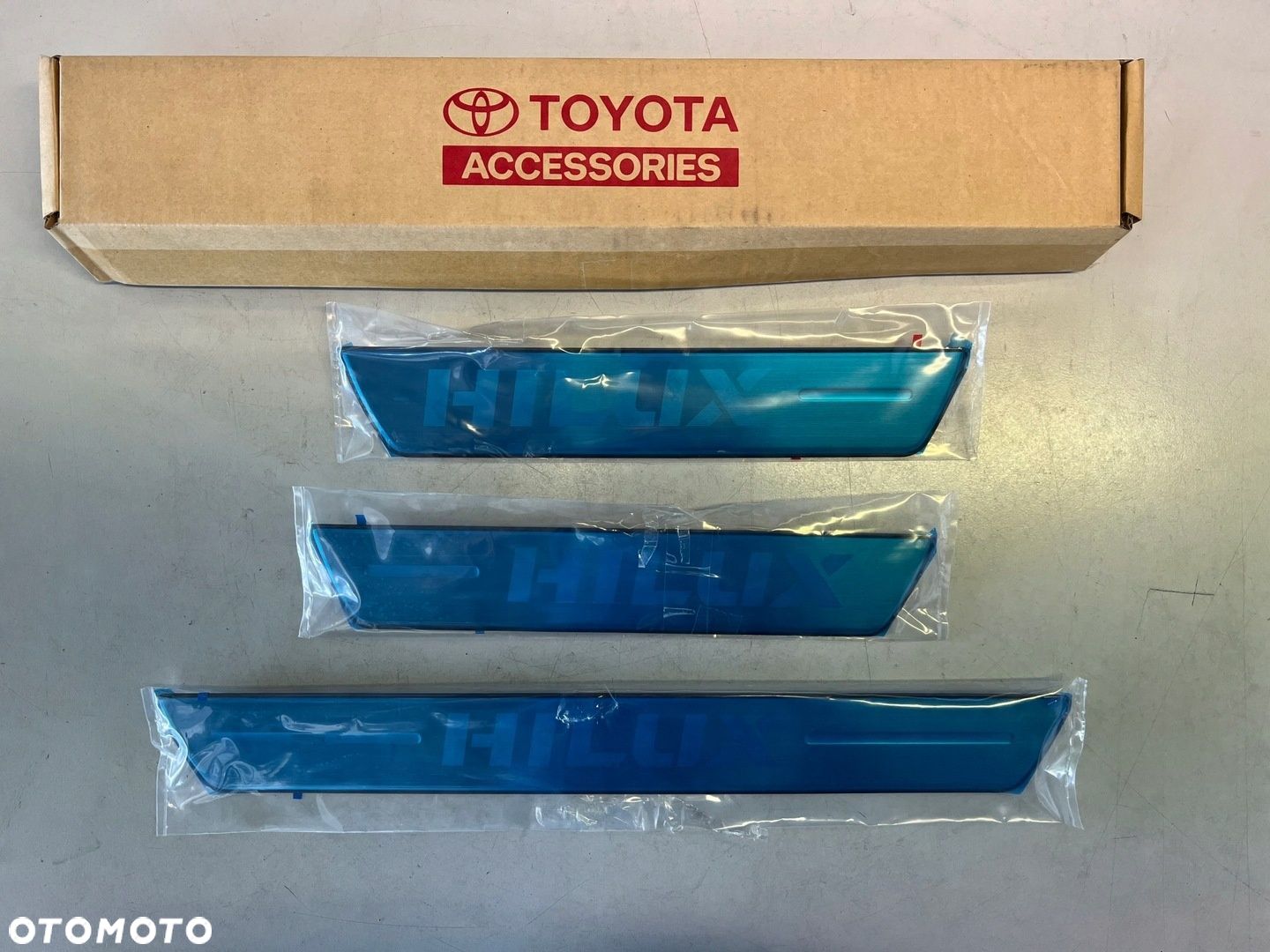 TOYOTA HILUX VIII 15- LISTWA PROGOWA PRZÓD TYŁ ORG - 1