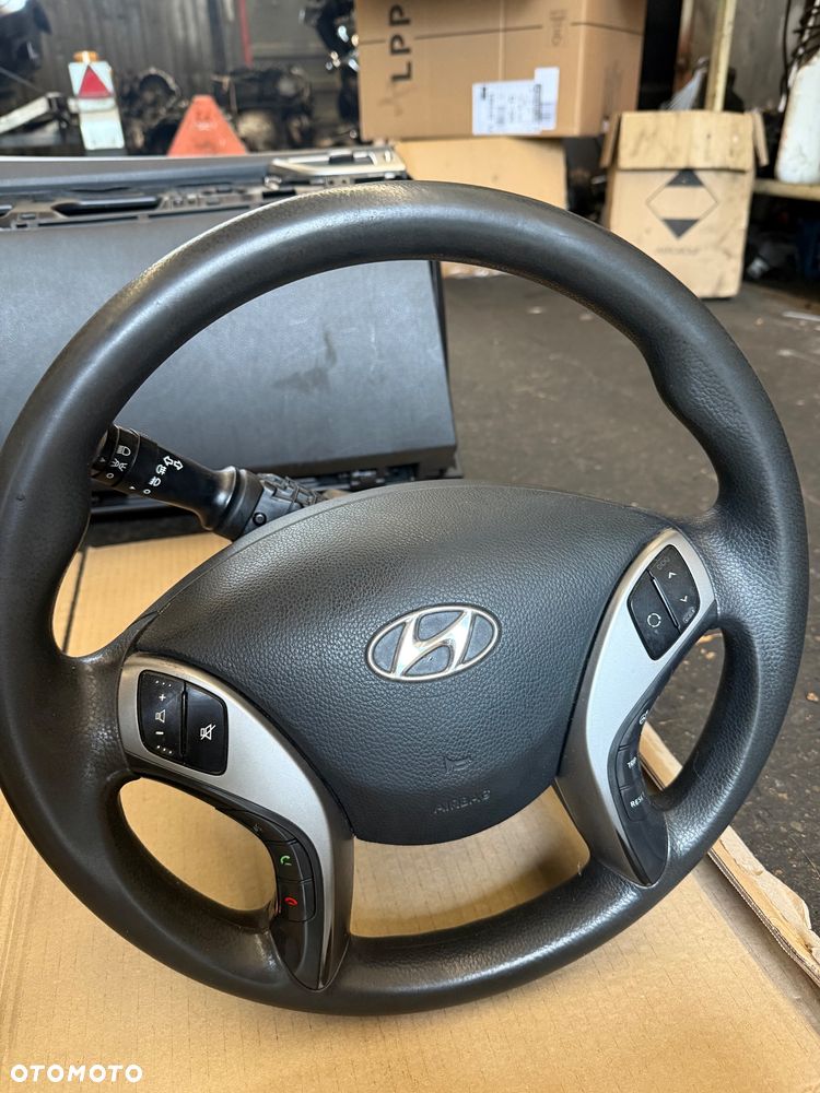 Hyundai i30 Wspomaganie elektryczne 56300A6200 - 1000 złoty  Konsola z poduszkami - 1000 złoty  Kierownica - 300 złoty  Manetki 944202K560 - 150 złoty  Stacyjka i30 - 150 złoty  Poduszki kurtyny i30 -  85010A6000 - 150 złoty  85020A6000 - 150 złoty  Dźwignia zmiany biegów 84650A6000X - 150 złoty  Panel klimatyzacji (2 sztuki) 97250-A6040GU - 150 złoty sztuka  Radio 96170 A6210GU (2sztuki) - 250 złoty sztuka  Hyundai licznik 94003 A6510 (2 sztuki) - 250 złoty  Moduł bsi:  91950-A6021 - 100 złoty  91950-A6041 - 100 złoty  Sterownik assy:  95400-A6011 - 100 złoty  95400-A6021 - 100 złoty  Sterownik silnika: 39130-2A610 - 500 złoty  Sensor poduszek:  95910A6000 - 150 złoty  95910A6300 - 150 złoty  Moduł haka D-52249 - 150 złoty  Komputer sterownik bosch:  0281016011 - 250 złoty  0281013402 (2 sztuki) - 350 złoty sztuka  0281015437 - 250 złoty  0281017213 - 200 złoty  0281014291 - 100 złoty  0281015864 - 500 złoty  0281014292 (2 sztuki) - 250 złoty sztuka  Komputer silnika:  391122B100 (4 sztuki) - 400 złoty sztuka  391122B200 (4 sztuki) - 400 złoty sztuka  391122B102 (4 sztuki) - 250 złoty sztuka  391122B140 - 800 złoty  Sterownik komputera:  391192B700 - 250 złoty  391122b125 - 200 złoty  391102BGB3 - 200 złoty - 17