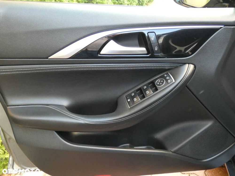 Infiniti Q30 1.6t Premium Tech 7DCT - 26