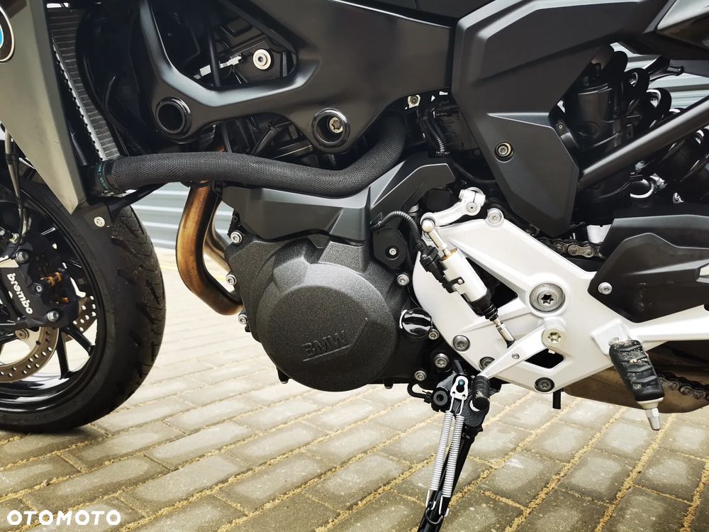 BMW F - 21
