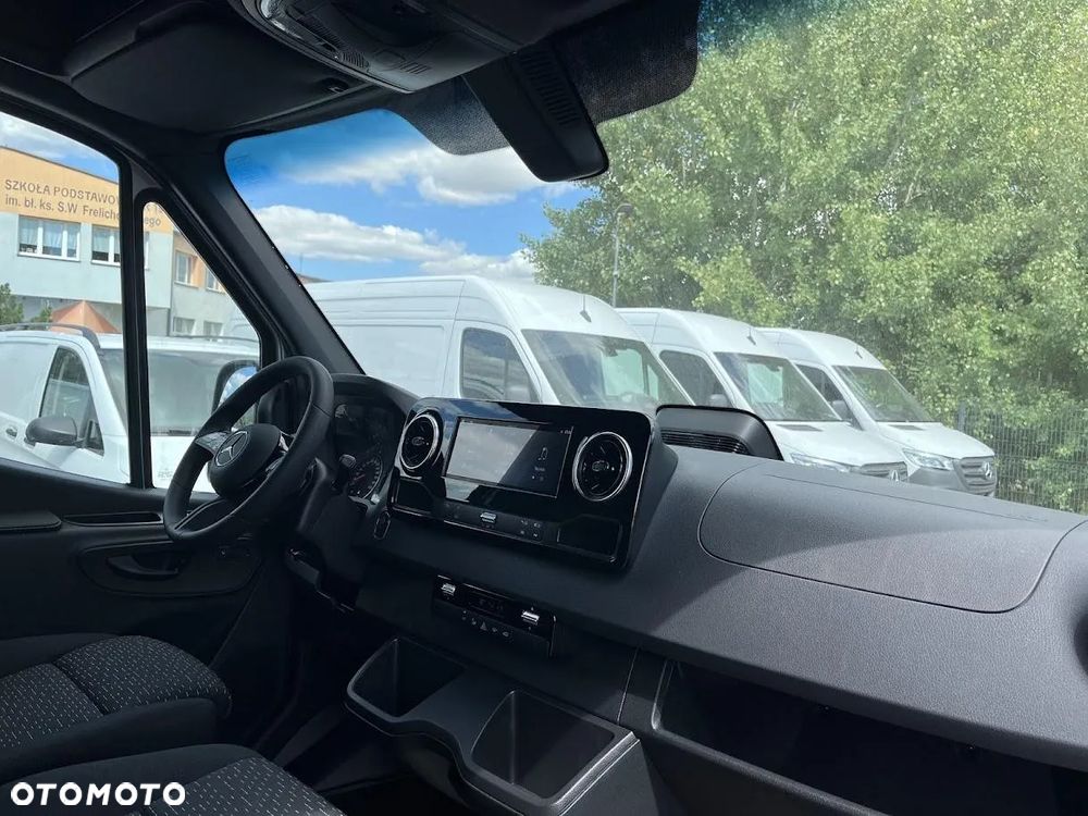 Mercedes-Benz Sprinter - 13