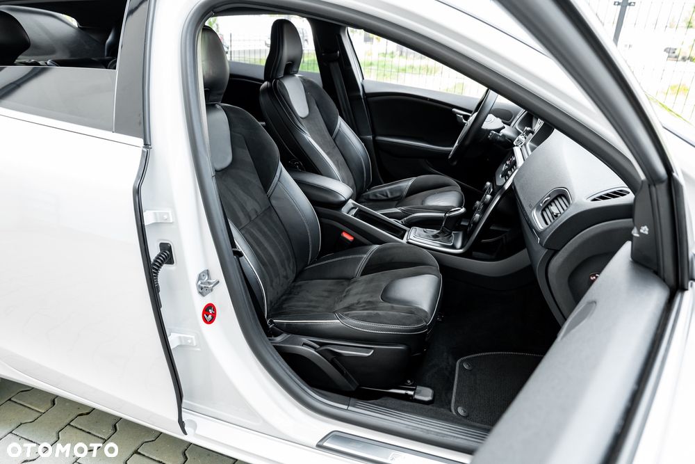 Volvo V40 D2 Geartronic RDesign - 25