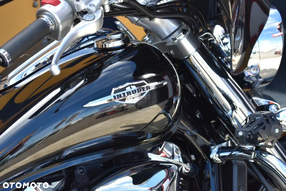 Suzuki Intruder - 35