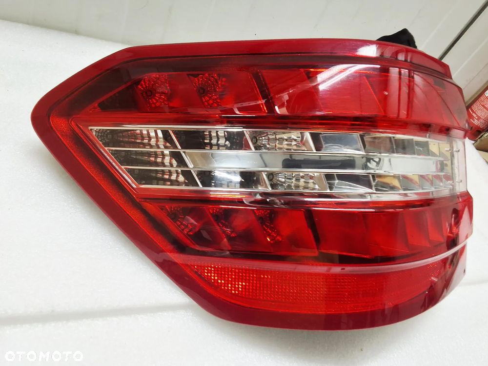 MERCEDES E-KLASA W212 TYLNY LEWA LAMPA LED KOMBI ŁADNA 2009-2013 ROK - 4