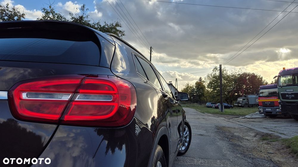 Mercedes-Benz GLA 180 (CDI) d Urban - 18