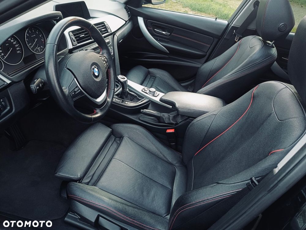 BMW Seria 3 320i xDrive Sport Line - 15