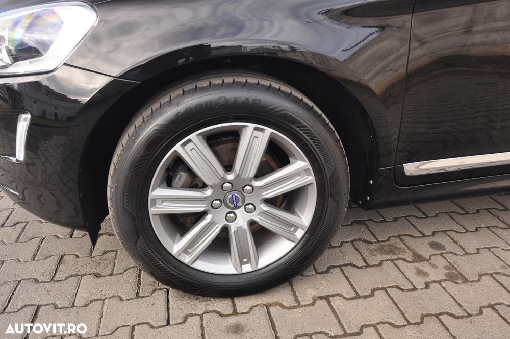 Volvo XC 60 D5 AWD Geartronic Momentum - 12