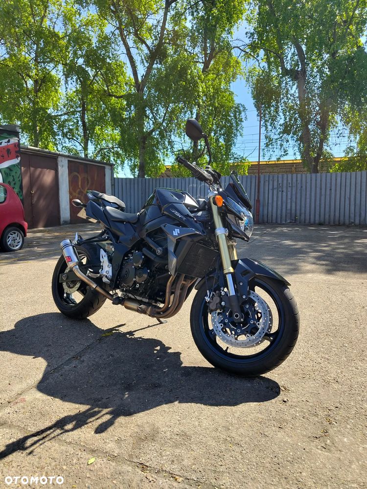 Suzuki GSR - 2