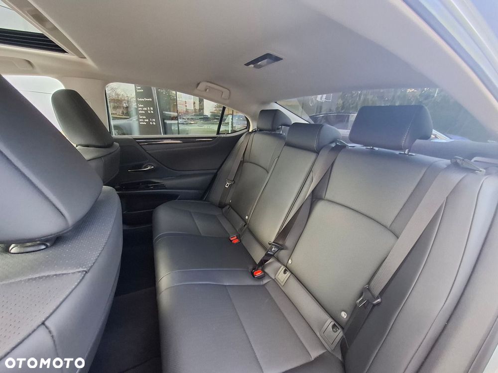 Lexus ES 300h Business Edition - 12