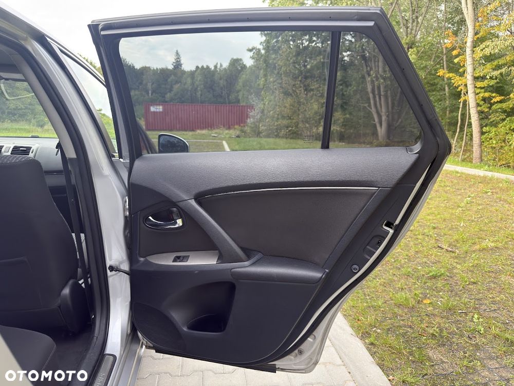 Toyota Avensis 1.8 Sol plus NAVI - 19