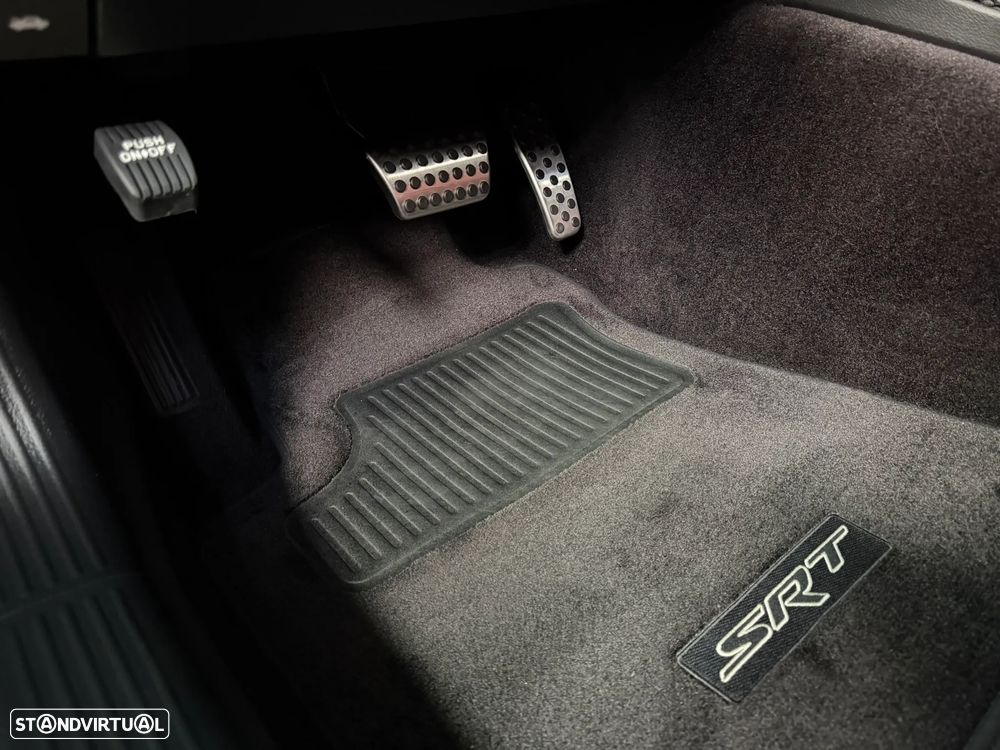 Dodge Challenger Auto SRT Hellcat - 50