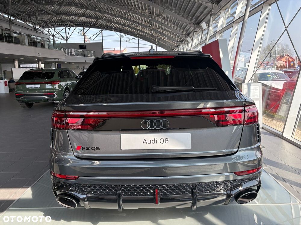 Audi RS Q8 - 8