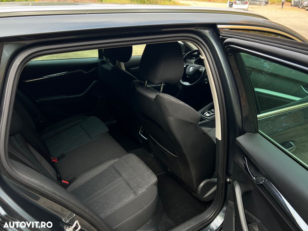 Skoda Octavia Combi 2.0 TDI DSG Style - 4