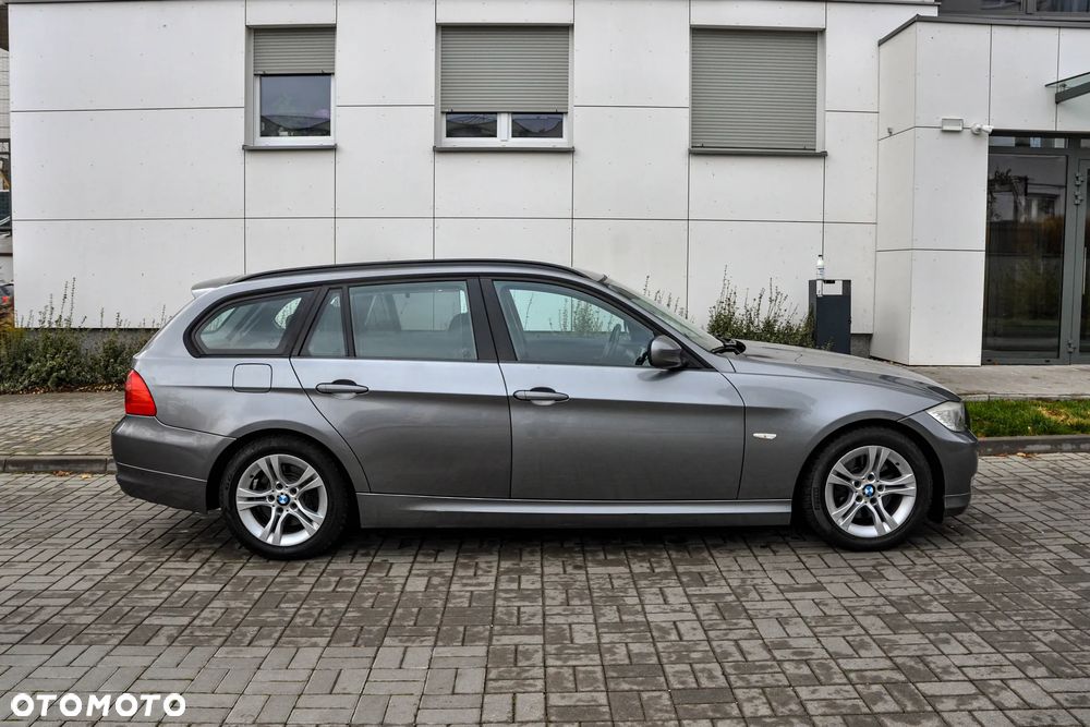 BMW 3 Series 2011 photo 5