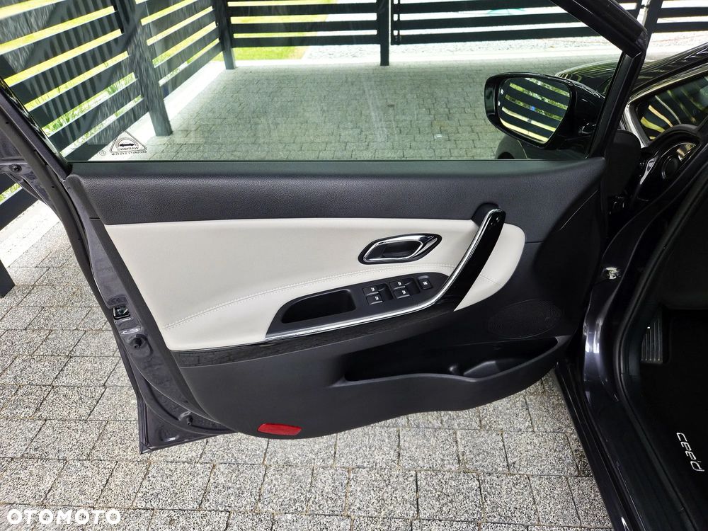 Kia Ceed 1.6 GDI Dream Team Edition - 22