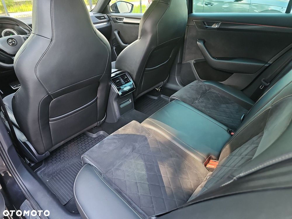 Skoda Superb 2.0 TDI Sportline DSG - 14