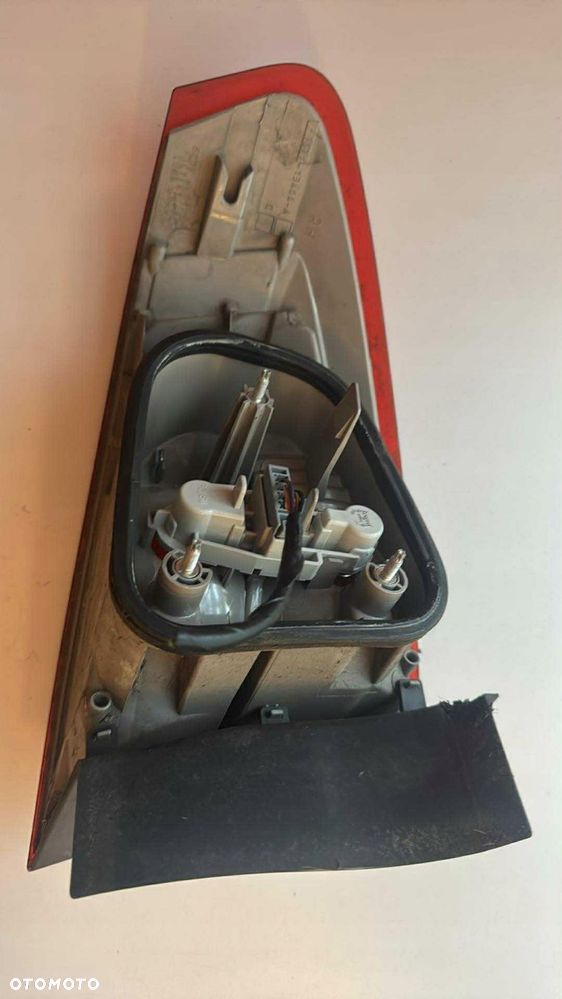 prawa tylna lampa w błotnik ford mondeo mk4 hb przed lift - 2