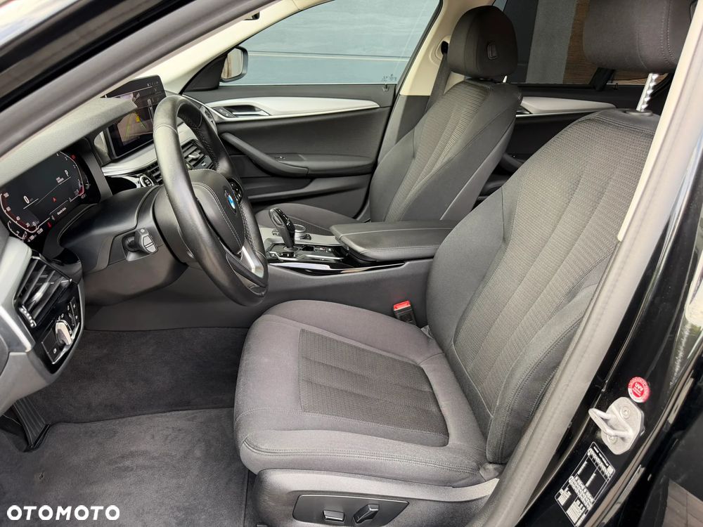 BMW Seria 5 520d mHEV - 9