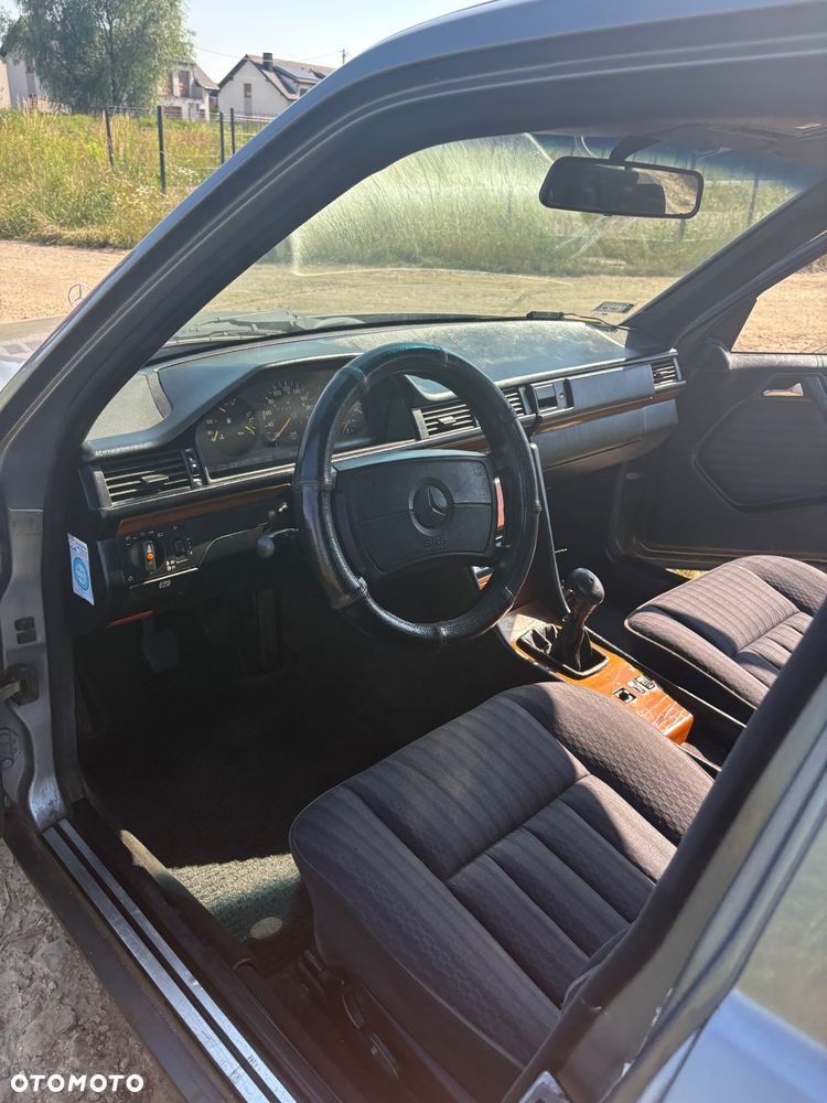 Mercedes-Benz W124 (1984-1993) - 30
