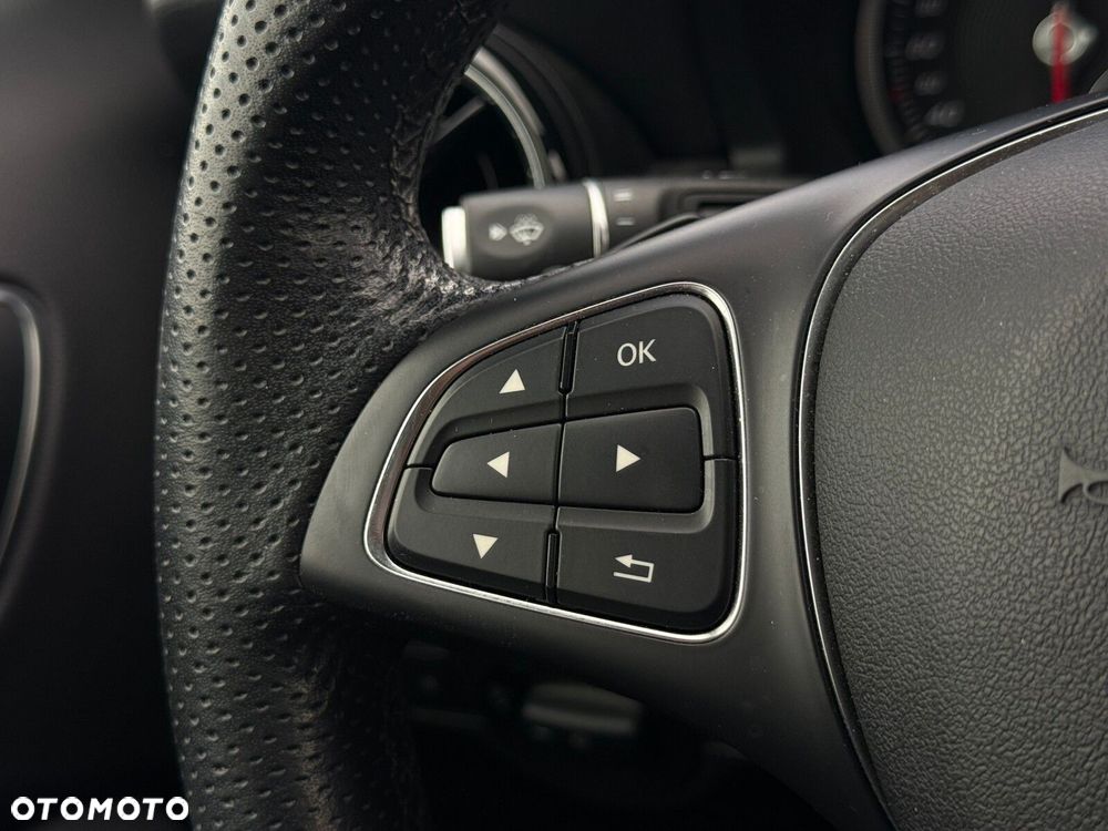 Mercedes-Benz GLA 180 7G-DCT - 17