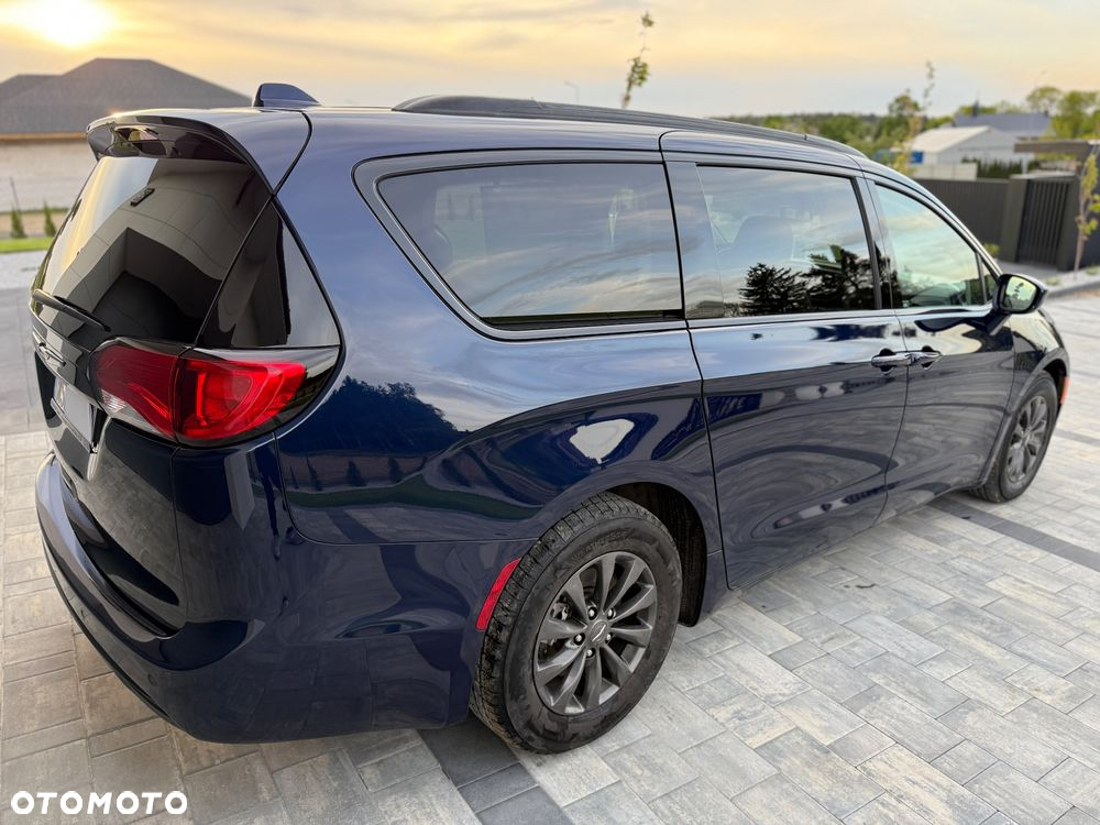 Chrysler Pacifica - 11