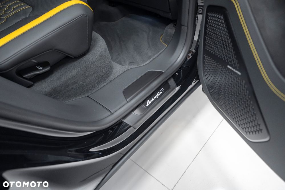 Lamborghini Urus - 13