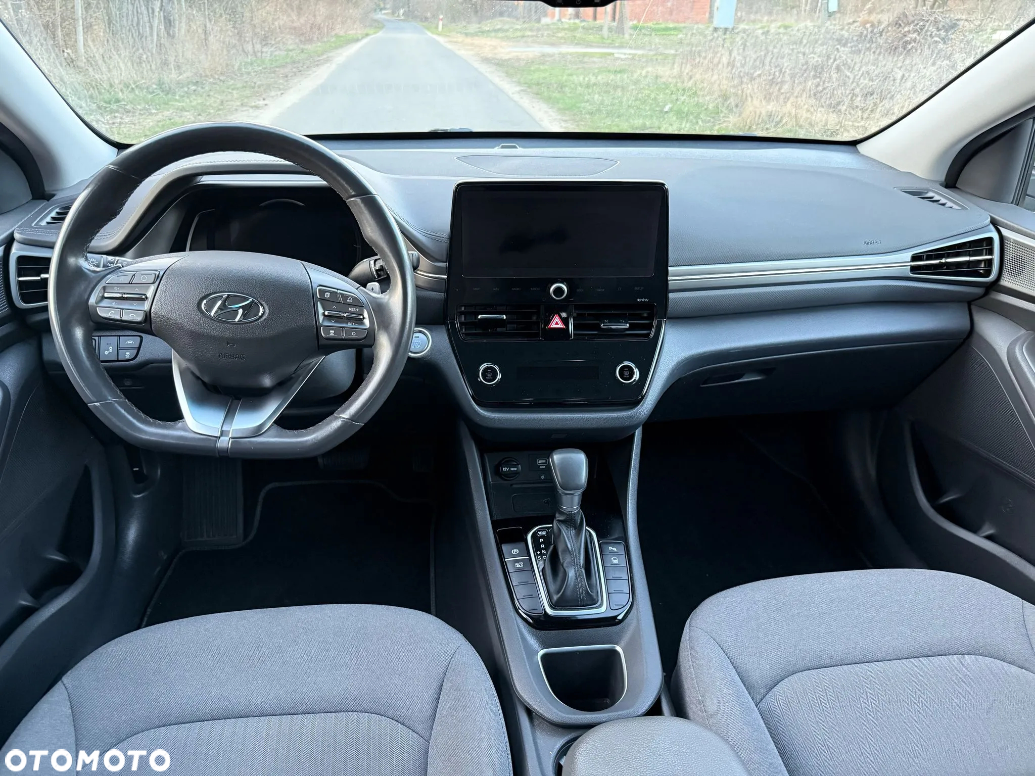 Hyundai IONIQ hybrid Business - 12