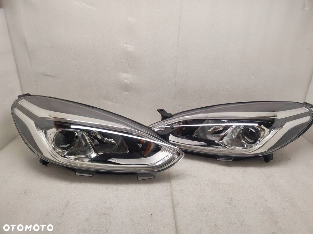 Ford Fiesta MK8 SOCZEWKA BEAM Komplet Lamp L1BB-13E014-CE, L1BB-13E015-CE - 1