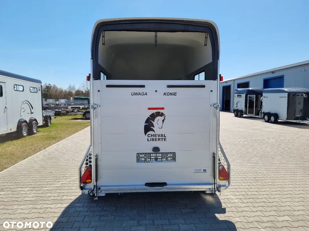 Cheval Liberte Gold 3 - 12