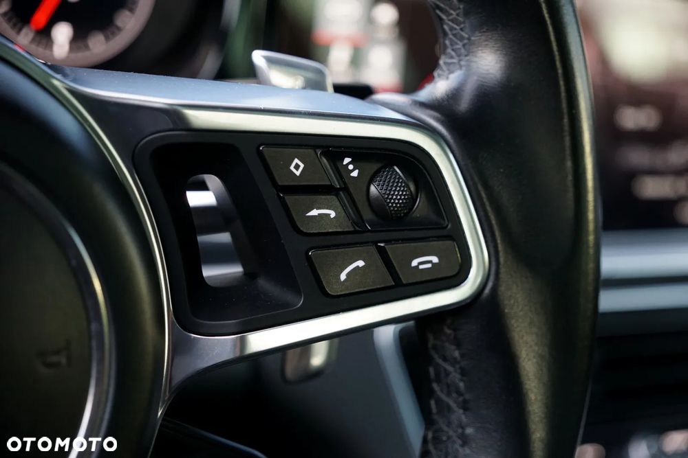 Porsche Panamera 4 - 30