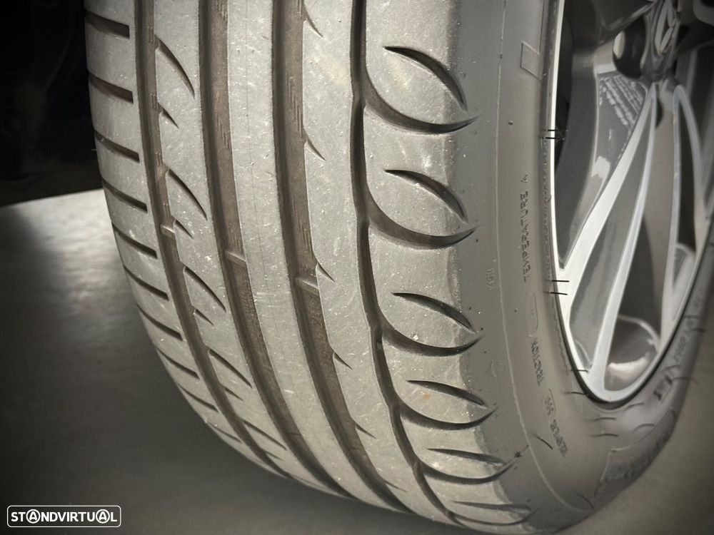 Toyota Avensis SW 2.0 D-4D Luxury - 32