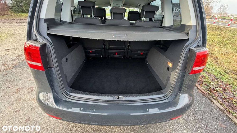 Volkswagen Touran - 22