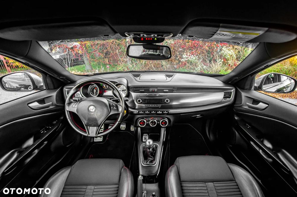 Alfa Romeo Giulietta 2011 photo 4