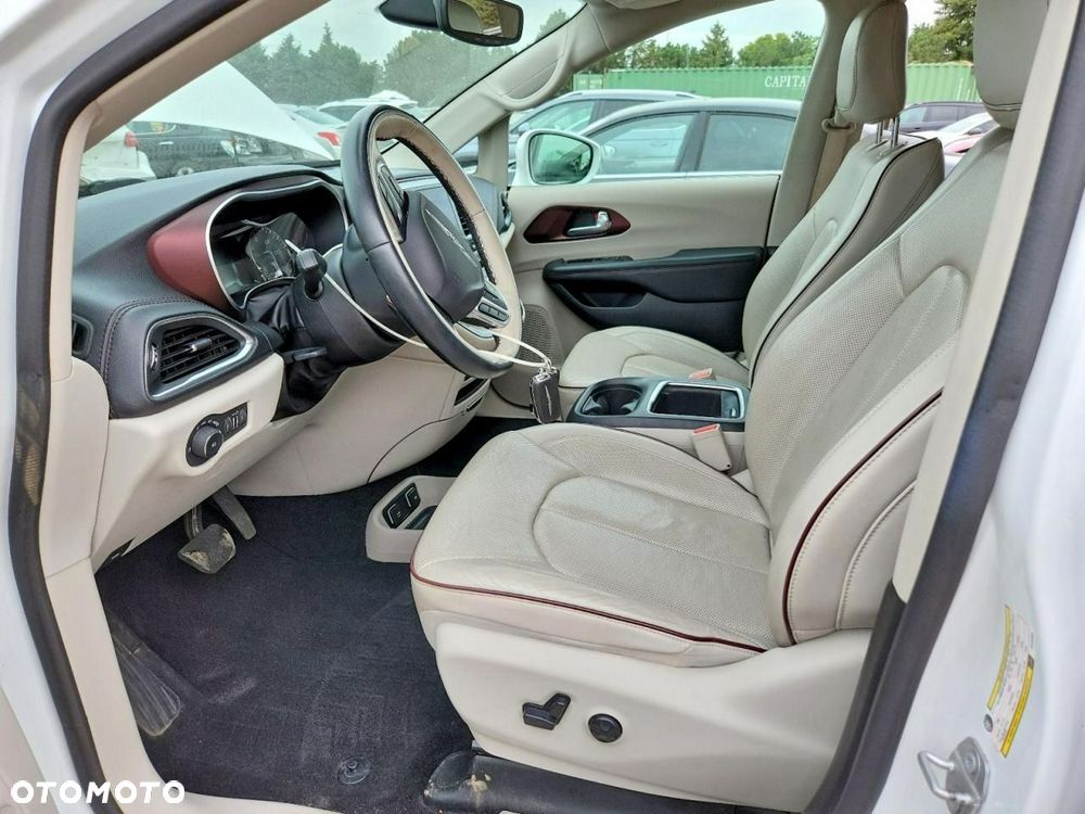 Chrysler Pacifica - 7