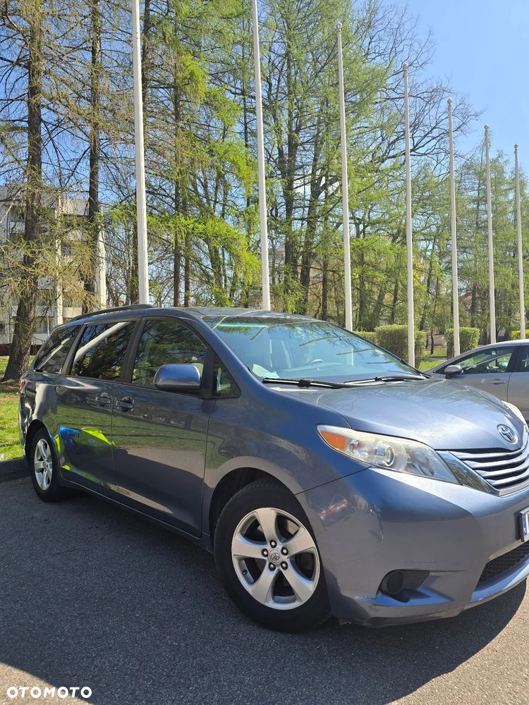 Toyota Sienna 3.5 V6 - 8