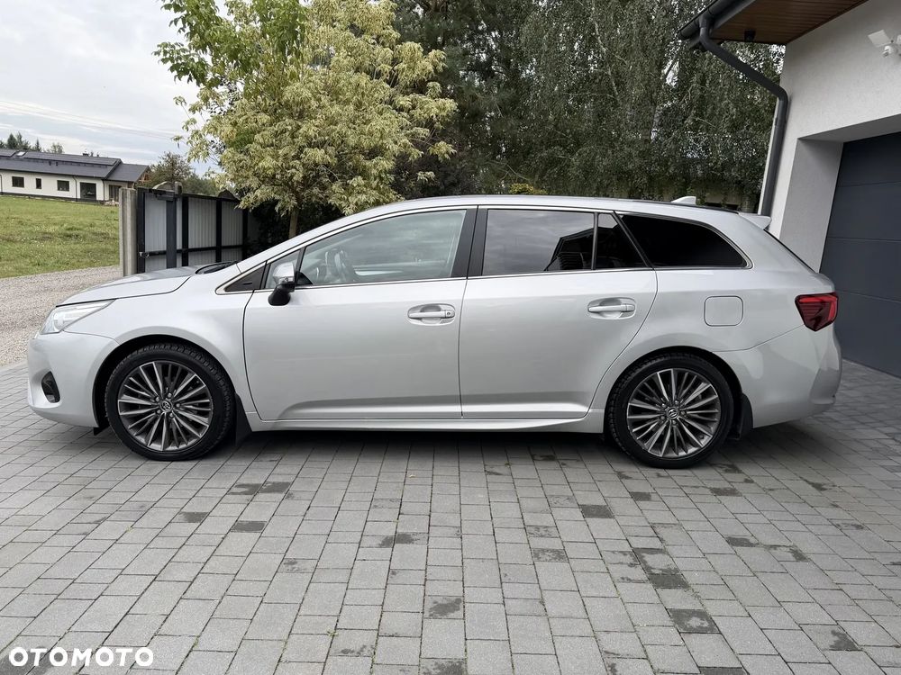 Toyota Avensis 1.8 Premium - 15