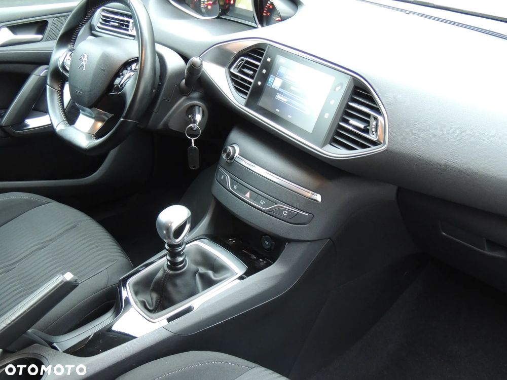 Peugeot 308 1.2 PureTech Active Pack S&S - 17