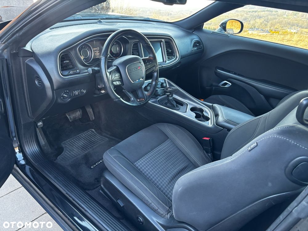 Dodge Challenger - 14