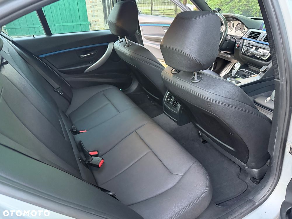 BMW Seria 3 330i xDrive Edition M Sport Shadow - 15