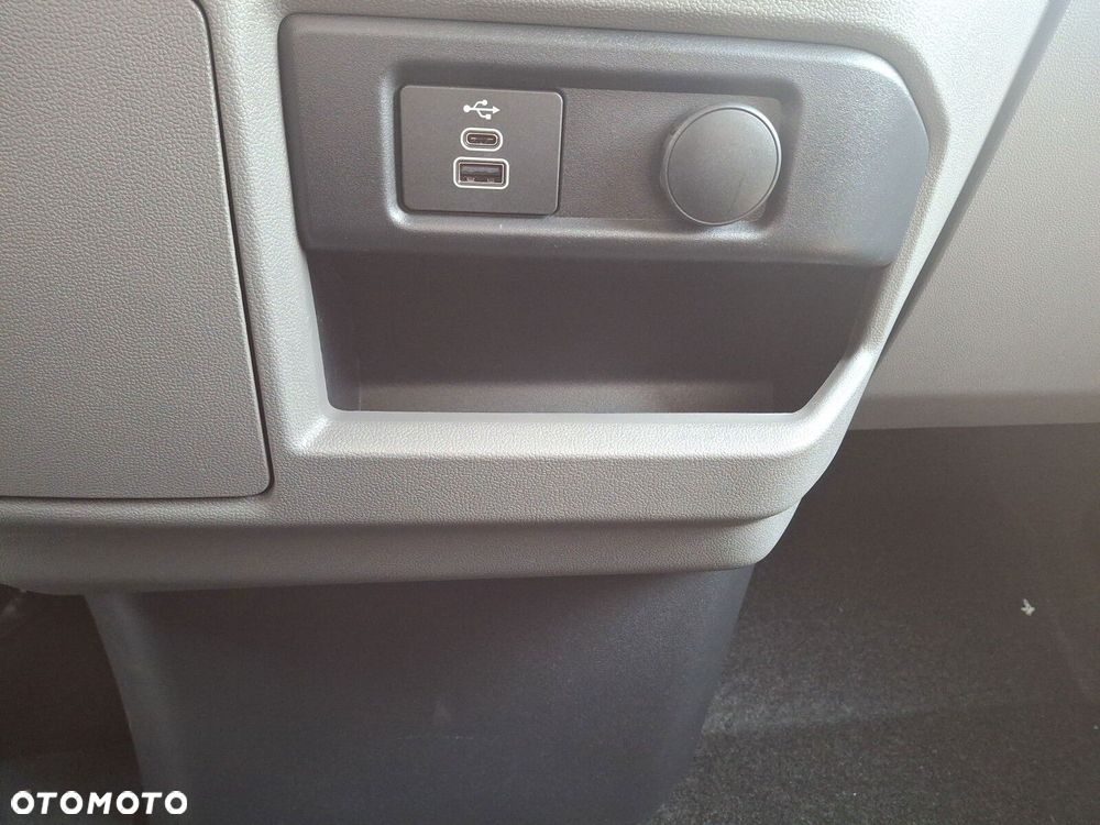 Volkswagen Caravelle - 35